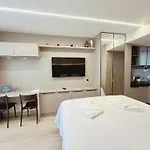 Setai Yacht Comfort - By Almare Flats